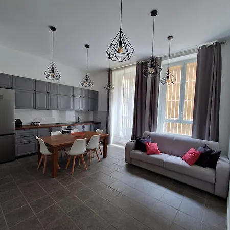 Homes & - Meravigli Den דירה